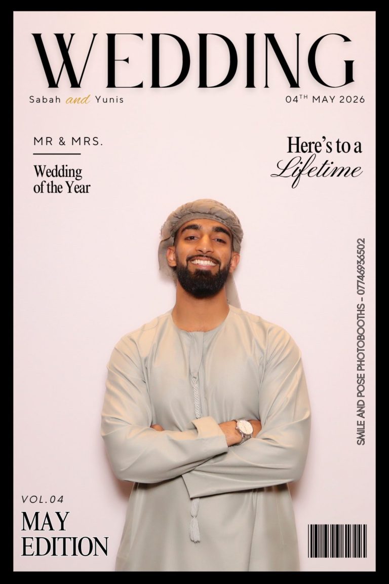 SMILE AND POSE PHOTONOOTHS MANCHESTER GLAM VOGUE