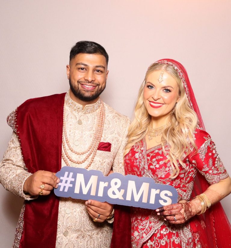 Photo-Booth-Hire-Manchester-vintage-glamour-props